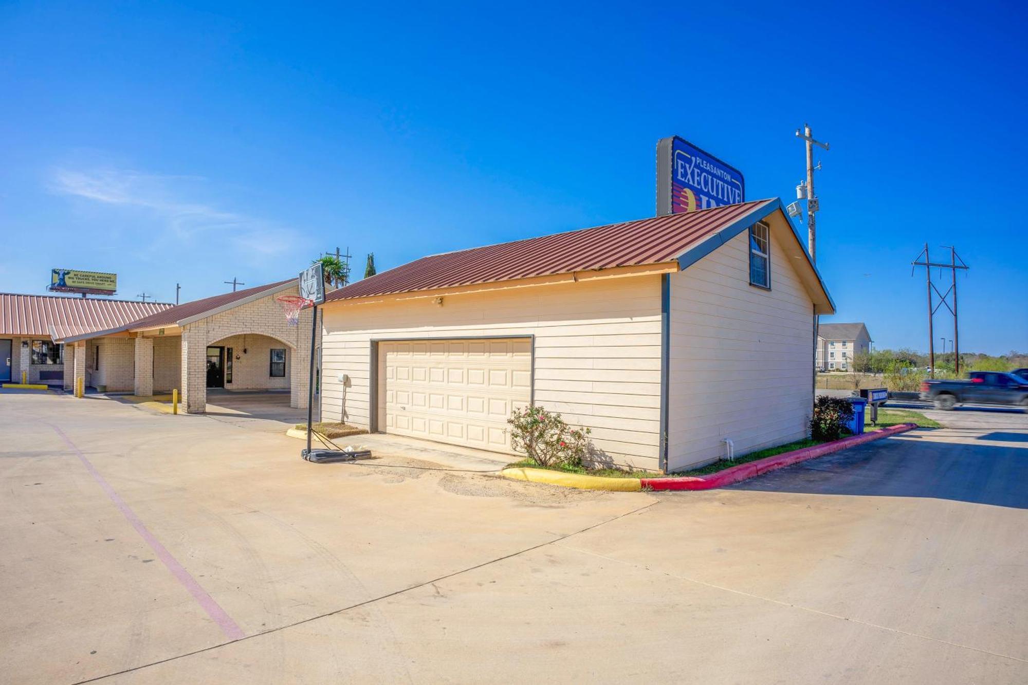 Pleasanton Executive Inn By Oyo Dış mekan fotoğraf