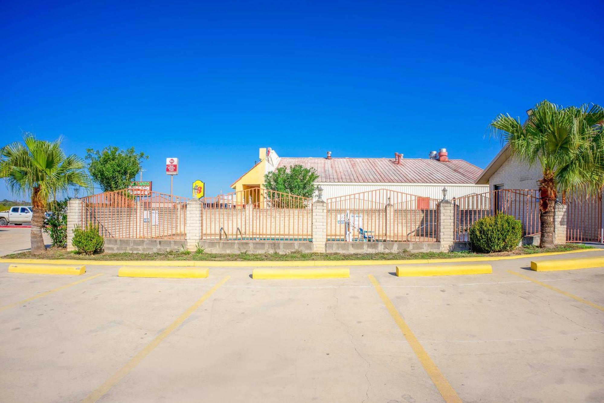 Pleasanton Executive Inn By Oyo Dış mekan fotoğraf