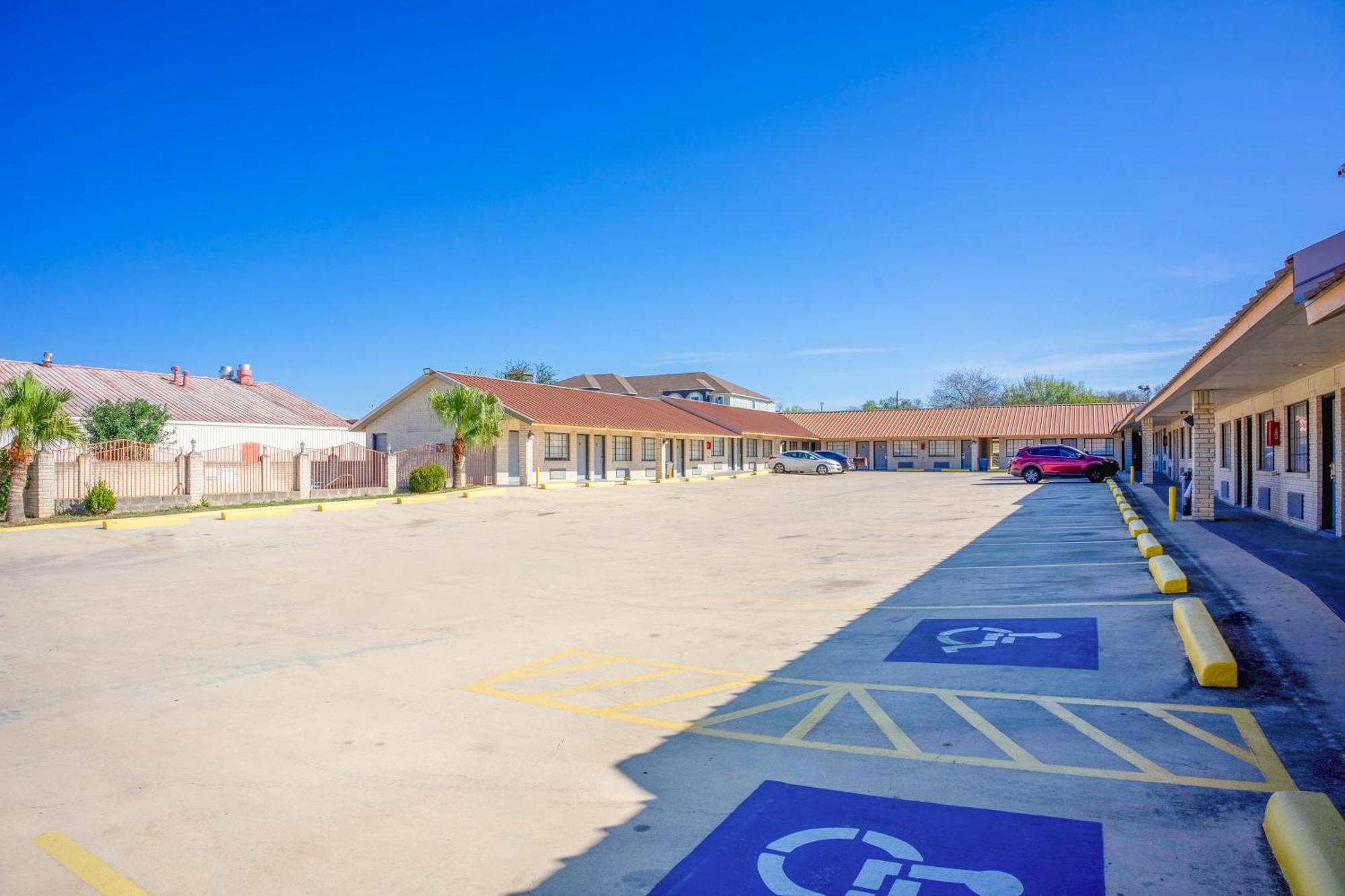 Pleasanton Executive Inn By Oyo Dış mekan fotoğraf